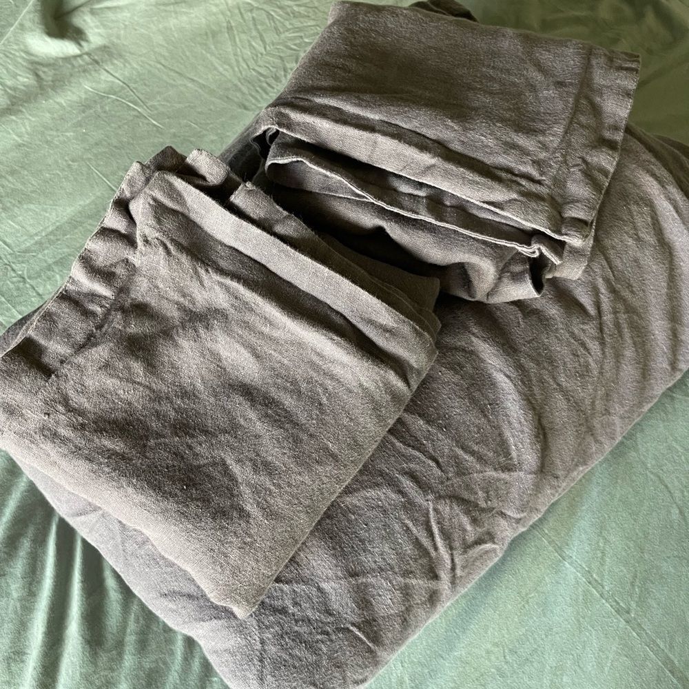 Crate & Barrel Lino II Full/Queen Duvet Cover and Two Euro Shams in Dark Grey - Picture 3 of 11